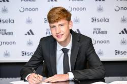 挖角(jiǎo)利(lì)物(wù)浦！纽卡(kǎ)官方：利(lì)物(wù)浦16岁小将艾萨克-莫兰加盟球隊(duì)