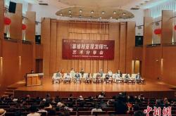 郑小瑛携歌剧《塞(sāi)維(wéi)利亚理发师》中文版主创团队亮相福州(zhōu)