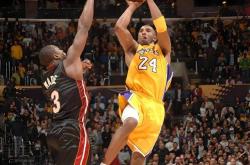 蝉联总冠军所向披靡！科比的数据看似平庸却是真正的赢家！