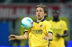 AC米蘭(lán)2-1佛羅(luó)伦萨，赛後(hòu)评分：不(bù)是莫德(dé)里奇第(dì)1，AC米蘭(lán)10号第(dì)一