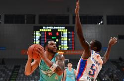 （体育）篮球——CBA俱乐部杯赛：青岛嶗(láo)山啤酒胜天津先行者