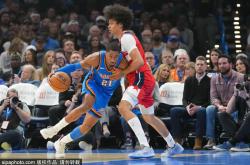 俄克拉荷马城雷霆主场迎战金州勇士，冲击五连胜