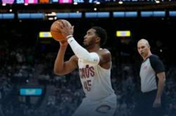 布克砍下32分 克利夫兰骑士主场129-113大胜菲尼克斯太阳