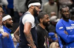 安东尼·戴维斯遭遇主场嘘声，新奥尔良鹈鹕球迷毫不留情