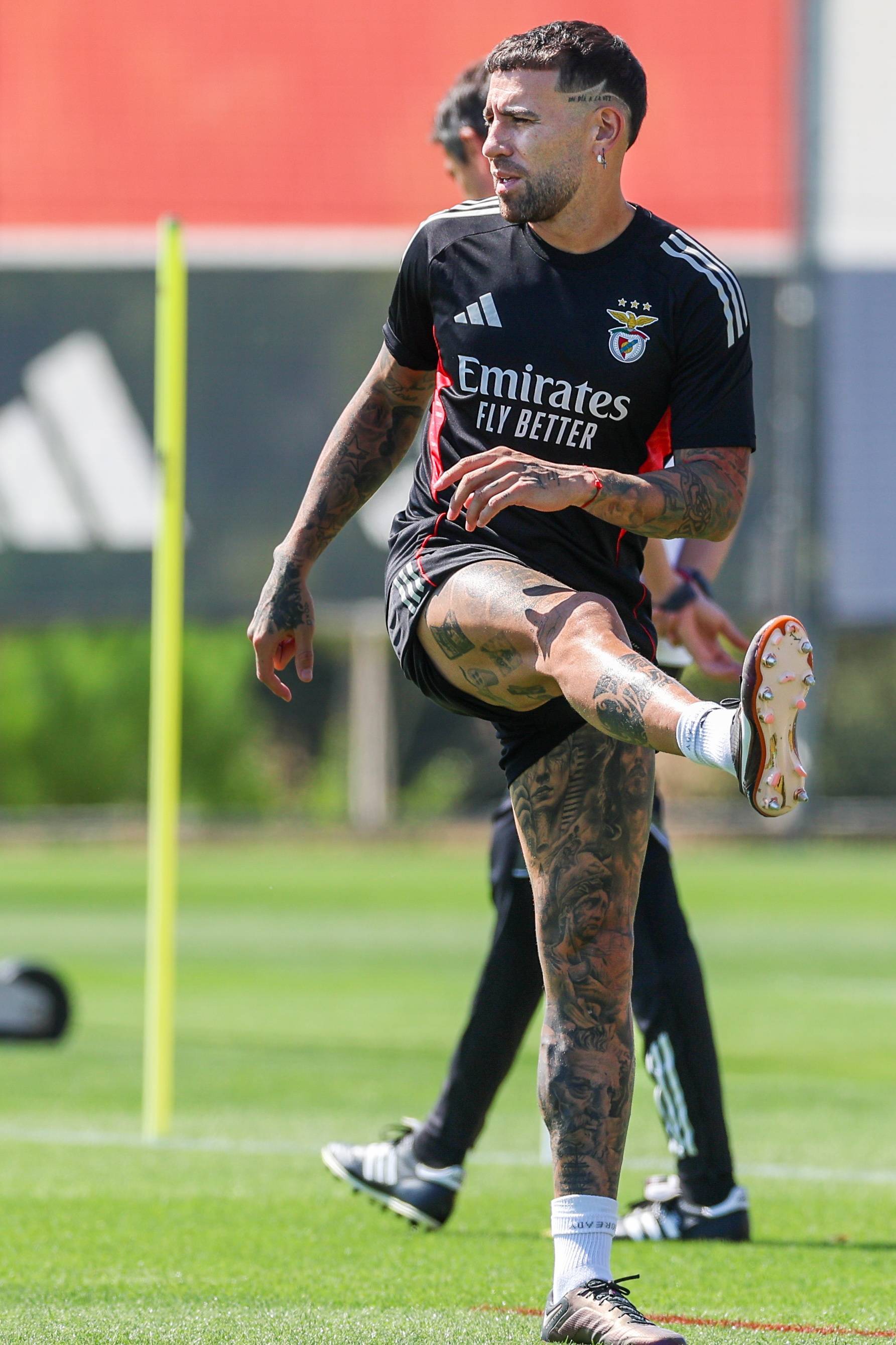 （外代二线）足球——欧冠联赛：本菲卡赛前备战