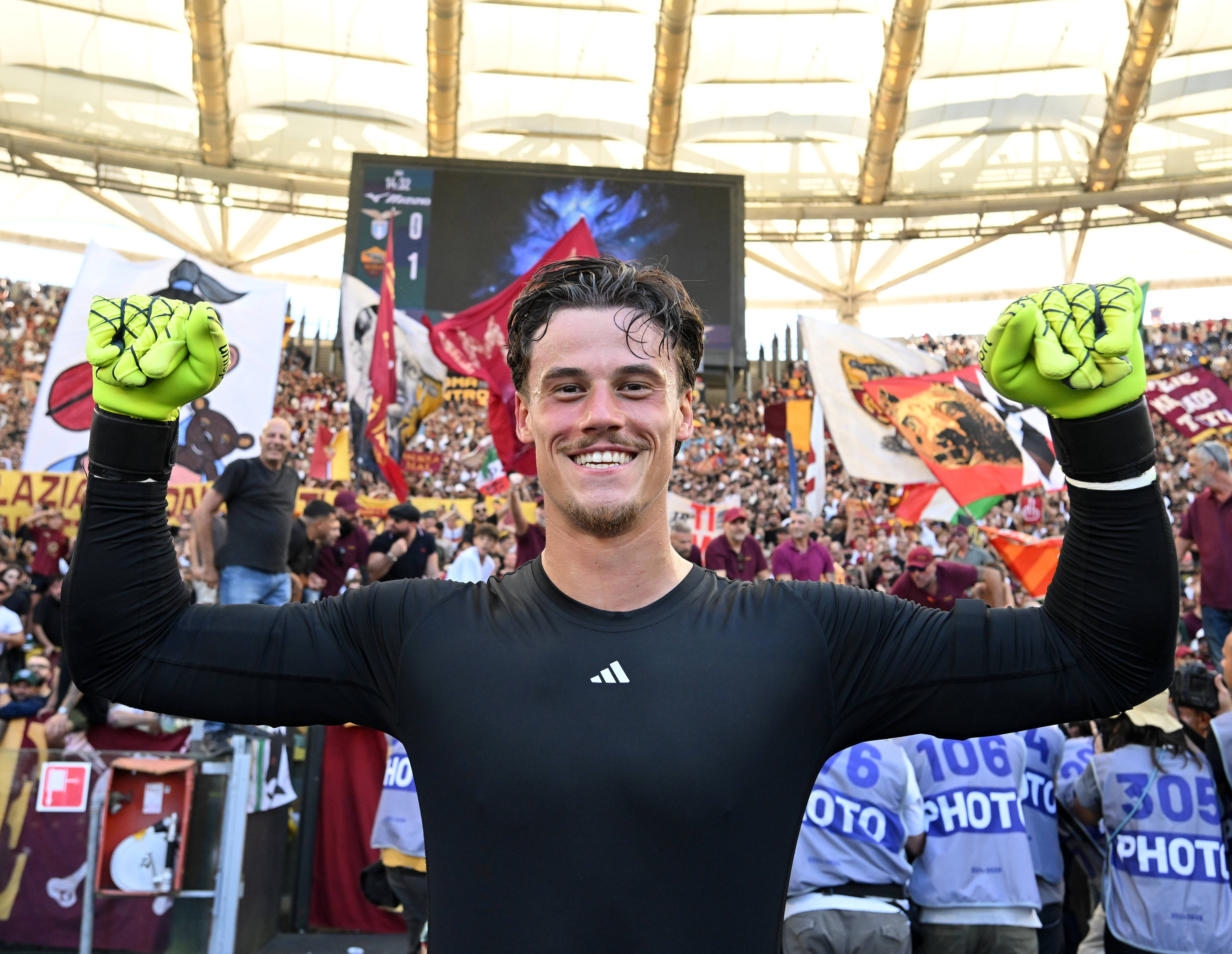 (体育)足球——意甲:罗马胜拉齐奥