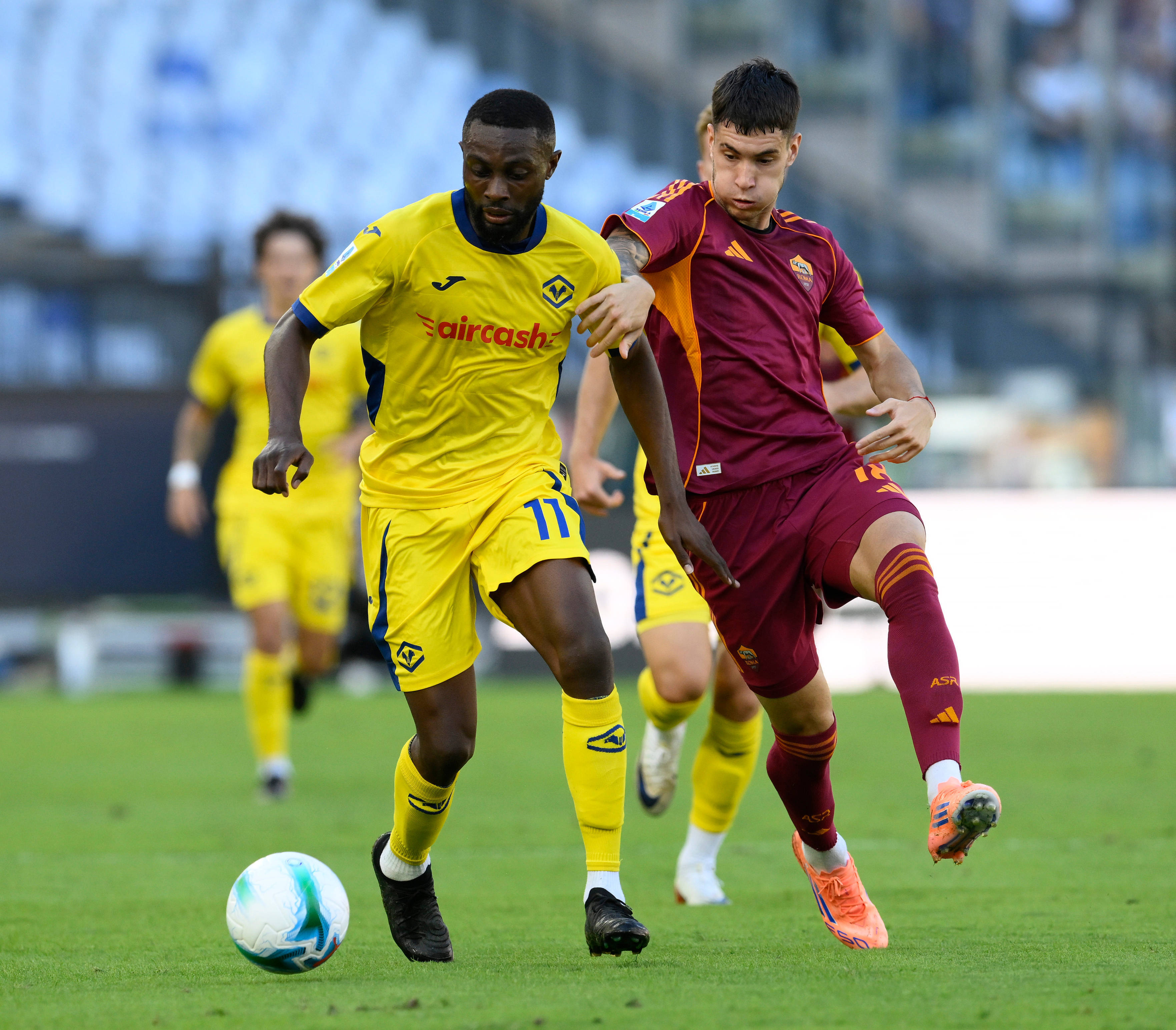 (体育)足球——意甲:罗马胜维罗纳