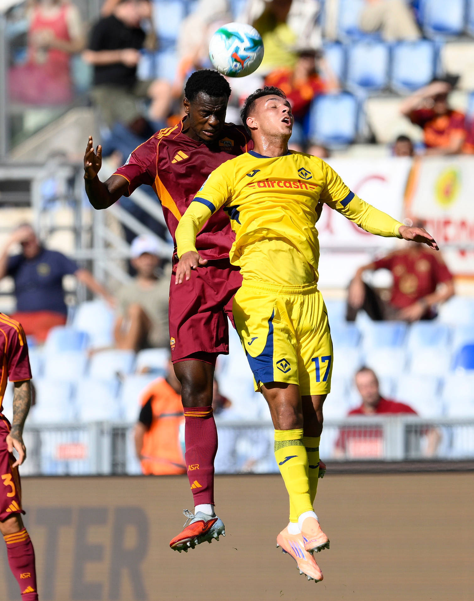 (体育)足球——意甲:罗马胜维罗纳