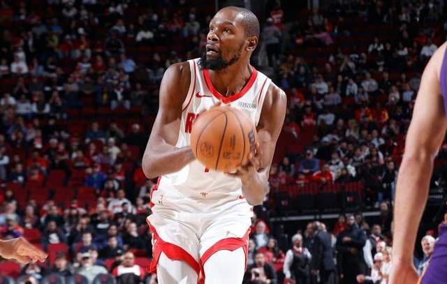 10+5+6，谢泼德适应新定位，火箭队锋线升级打法 持球进步罚球5中5