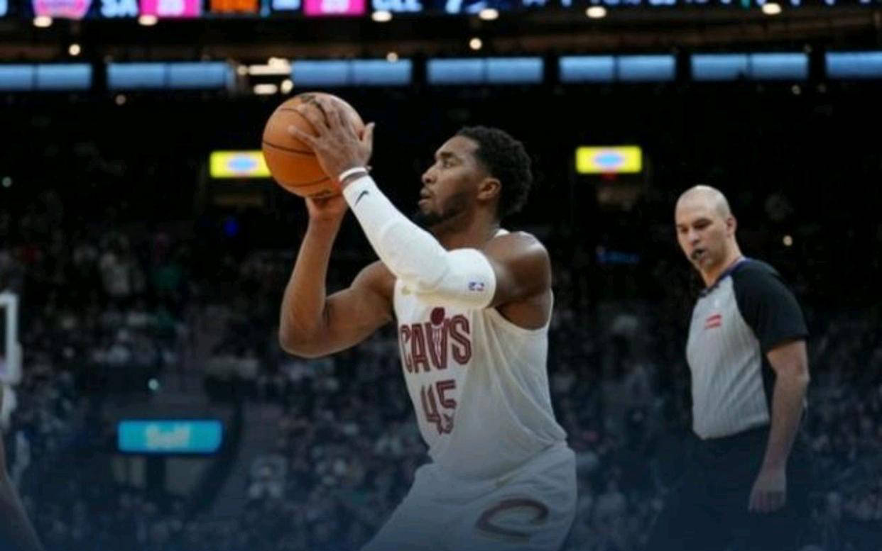 布克砍下32分 克利夫兰骑士主场129-113大胜菲尼克斯太阳